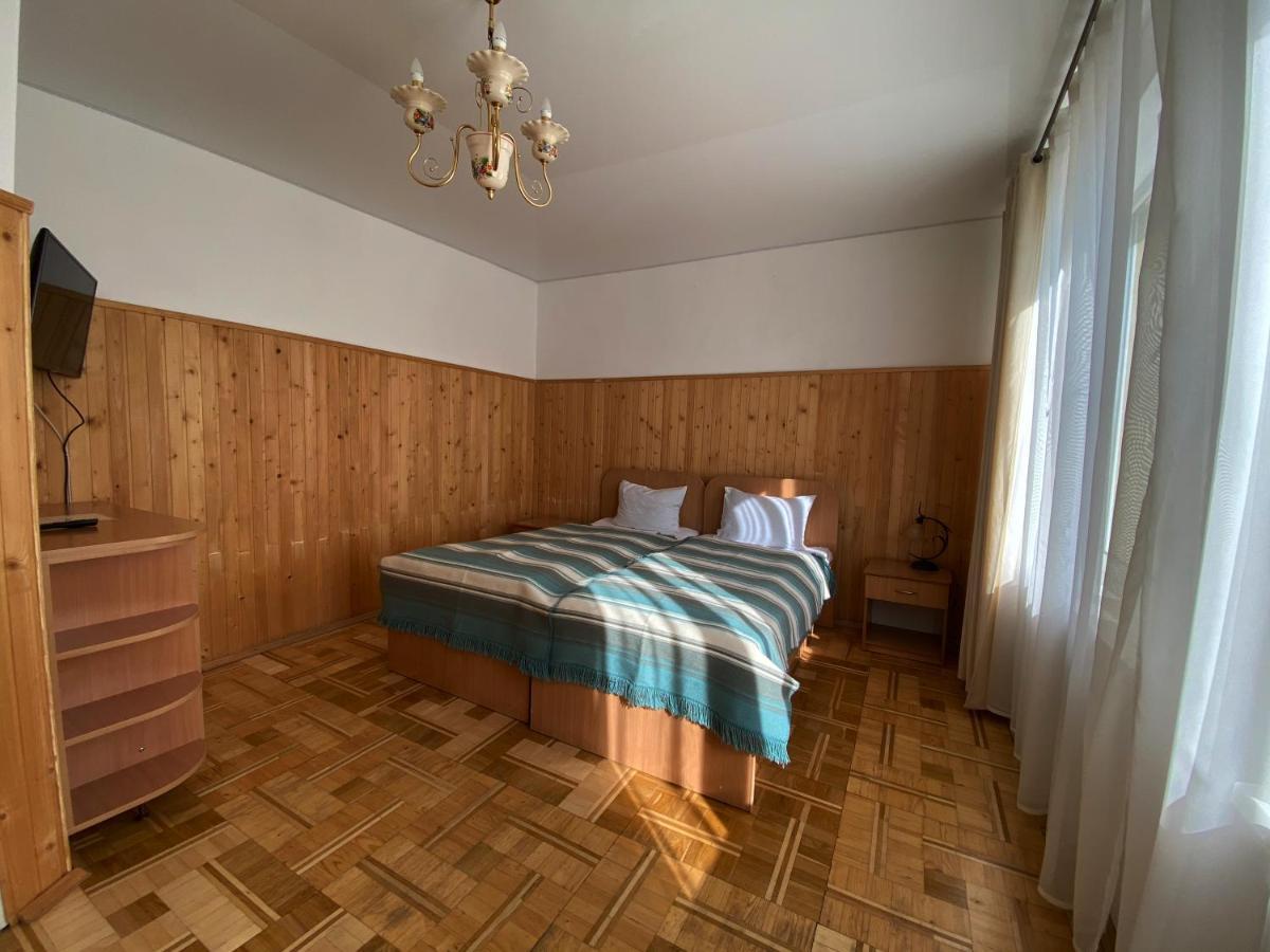 Olena Resort Briukhovychi Exterior photo